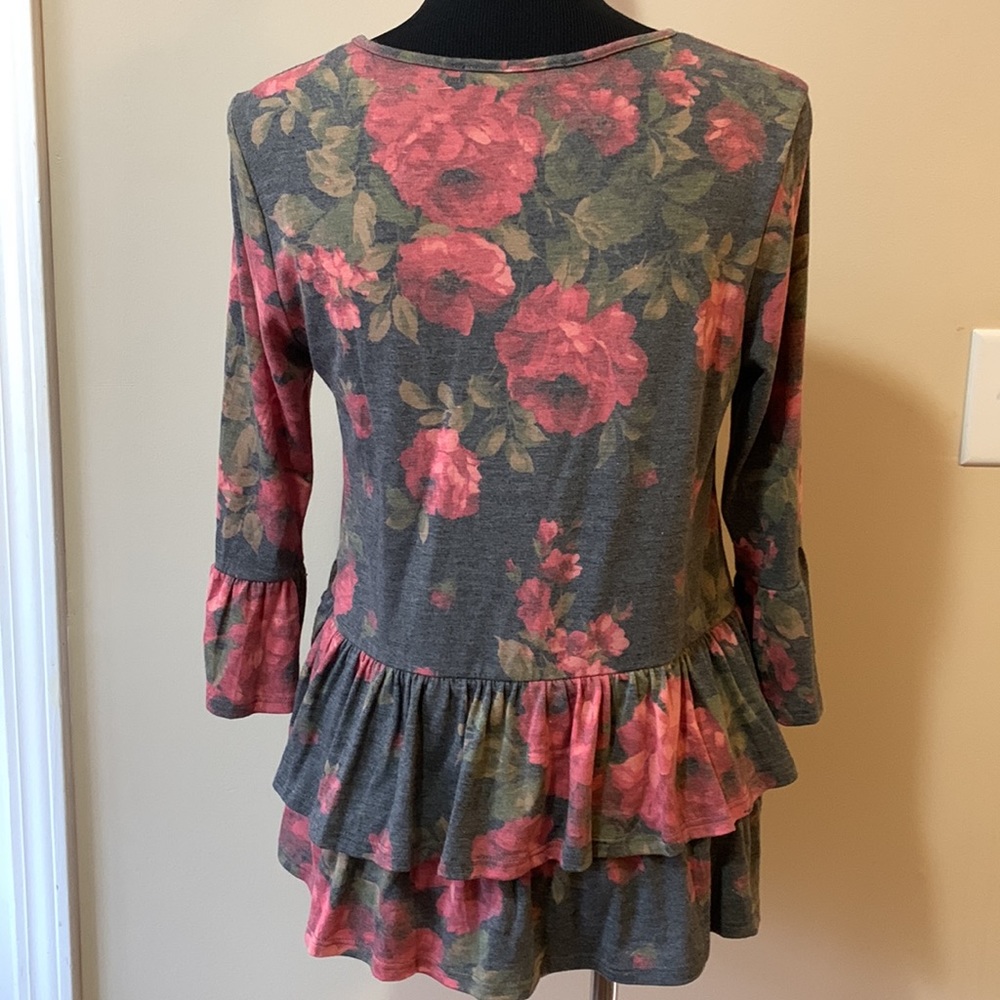 Chris & Carol Gray & Pink Floral Long Sleeve Peplum Top Women’s Size Small - Picture 4 of 7